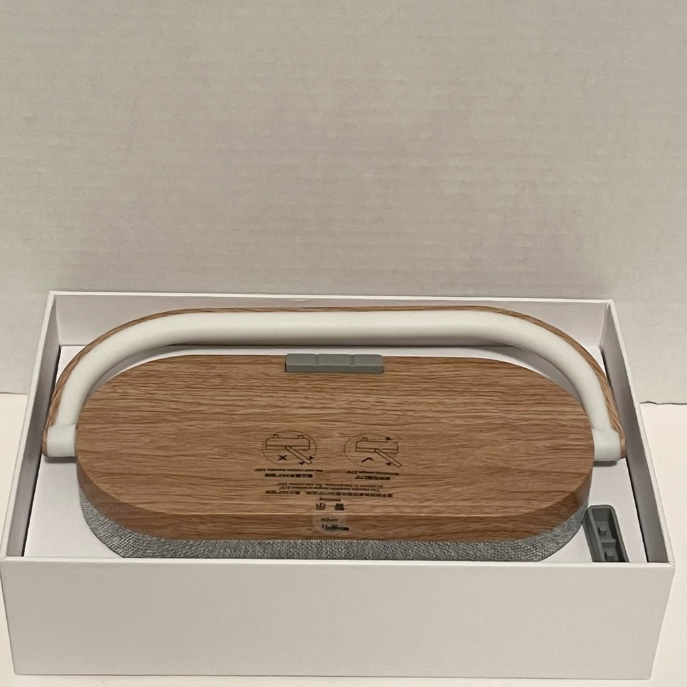 Wireless Charging Station with LED Light - Picture 6 of 7